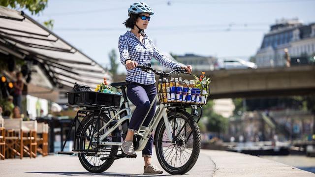 KTM MACINA MULTI URBAN UNI 24" '22 ezüstfehér elektromos kerékpár