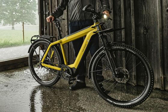 RM Supercharger GT rohloff HS 46 cm '22 sárga elektromos kerékpár (1250Wh, Nyon, első csomagtartó táskával,GX,zár táskával)