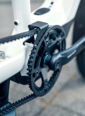 RM Charger4 GT vario HE49 cm '23 fekete elektromos kerékpár (750Wh, Kiox300, ABS, zár táskával, első csomagtartó)
