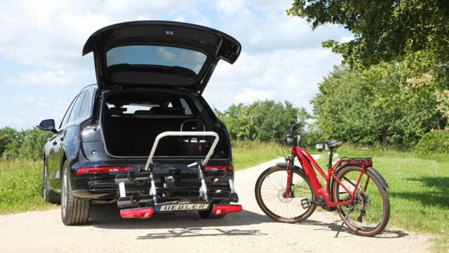 Uebler i21 Z60 kerékpárhordozó, 60 fokban ledönthető