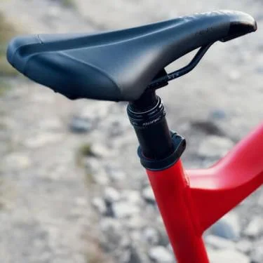 RM Delite mountain touring 47 cm '23 piros elektromos kerékpár (625Wh, Nyon)