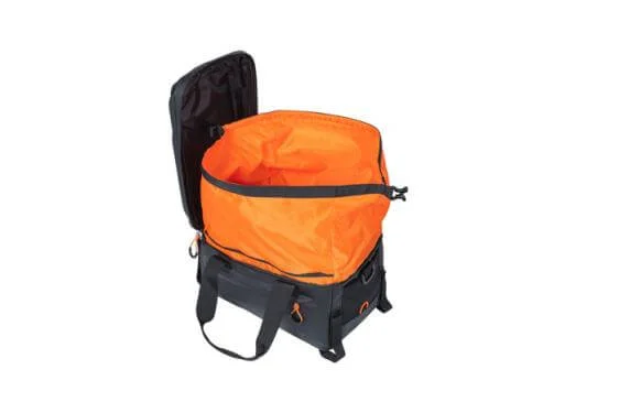 Basil csomagtartó táska Miles Tarpaulin trunkbag, fekete/narancs