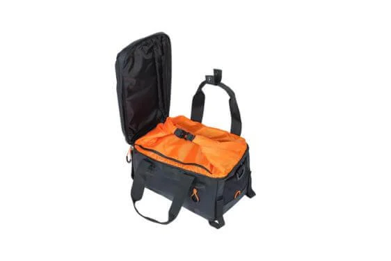 Basil csomagtartó táska Miles Tarpaulin trunkbag, fekete/narancs