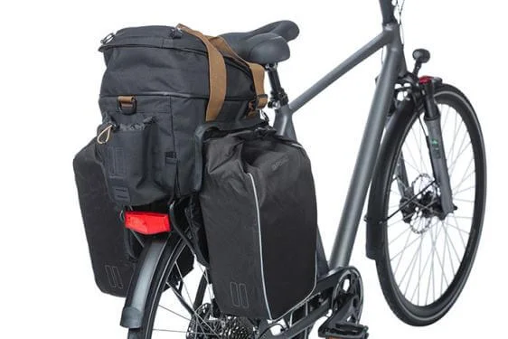Basil csomagtartó táska Miles Tarpaulin Trunkbag XL pro fekete/barna
