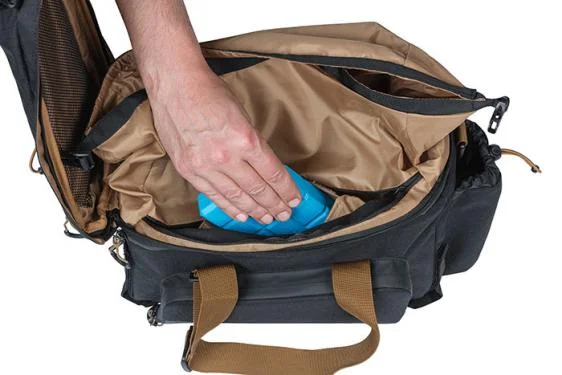 Basil csomagtartó táska Miles Tarpaulin Trunkbag XL pro fekete/barna