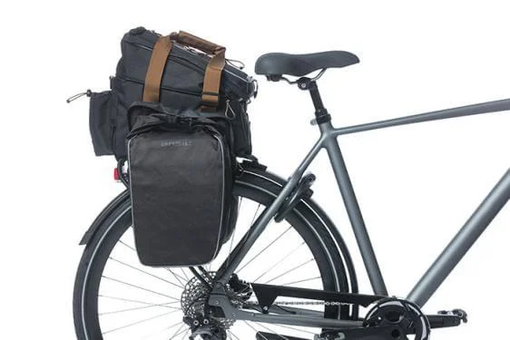Basil csomagtartó táska Miles Tarpaulin Trunkbag XL pro fekete/barna