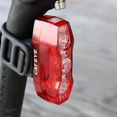 CATEYE HÁTSÓ LÁMPA VIZ300 TLLD810R 4FUNK/3LED USB