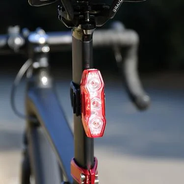 CATEYE HÁTSÓ LÁMPA VIZ300 TLLD810R 4FUNK/3LED USB